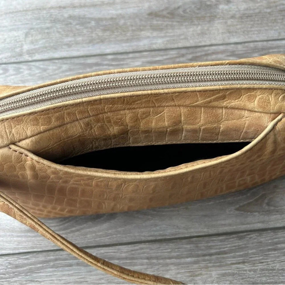 Concepts Canada Croc Embossed Leather Shoulder Bag Made in  Canada - Picture 15 of 16